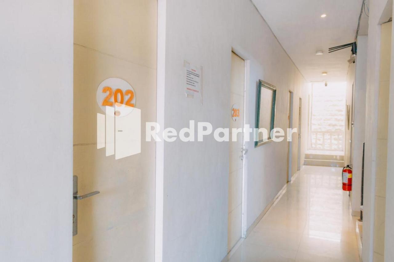 We Stay Residence Redpartner Surabaya Exterior photo