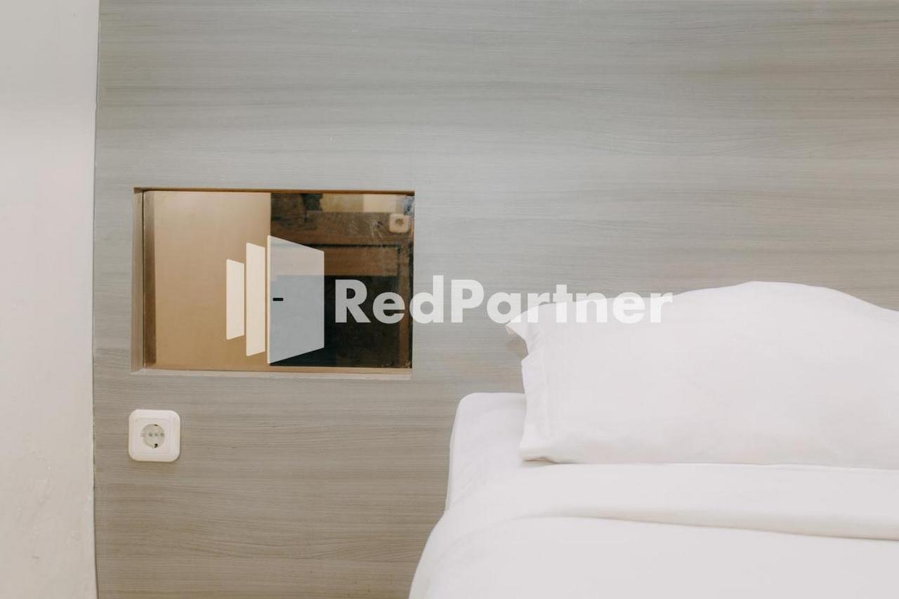 We Stay Residence Redpartner Surabaya Exterior photo
